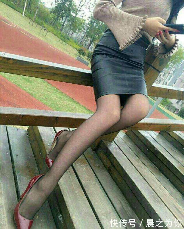 ner 唯美迷人的尖头细跟高跟鞋配上丝袜,优雅又时尚,美丽怡人