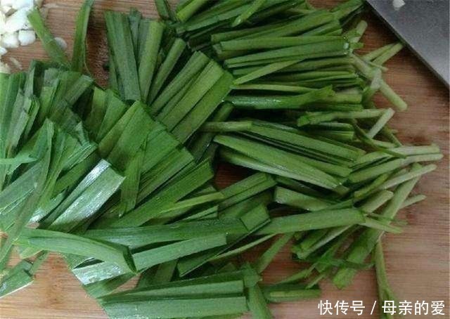 韭菜|3岁女儿误吞水银,宝妈抱起孩子送医,却被奶奶阻拦:先吃完韭菜