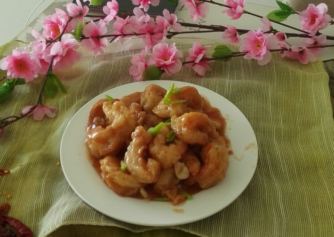 把大虾这样加工，酸甜可口，外酥里嫩，是食疗保健的上好佳品