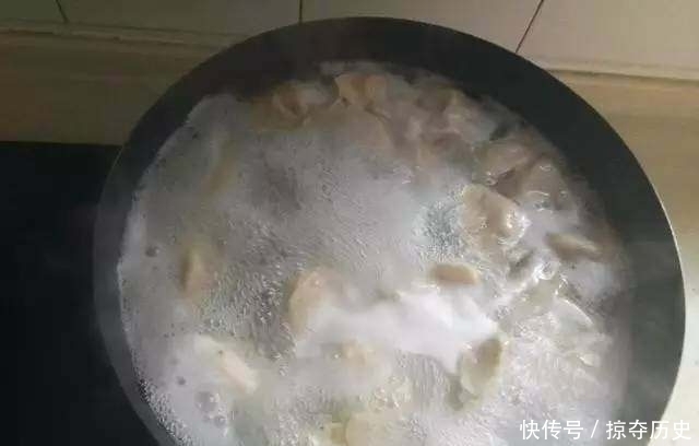 水饺这样包，简直与众不同，好吃到爆，一上桌就被抢光了！