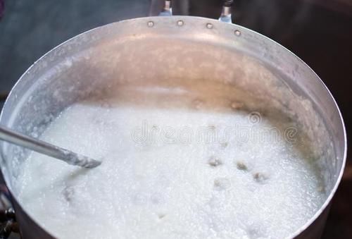 凶险|小米粥养胃是真的吗？医生提醒：喝粥养生有前提，3个要点不能忘