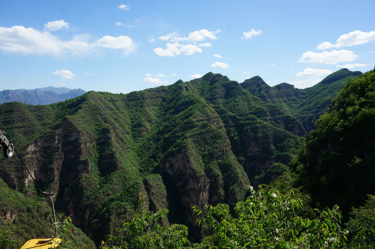 他借来130元建起一座5A级景区，去世时数千村民为他送行