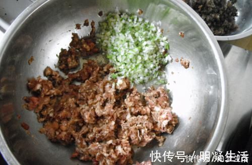 调白菜馅,切碎直接拌馅是大错!多做2步,入味不出水,鲜嫩多汁
