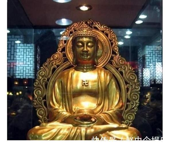 孙悟空#西游记“如来佛祖”的扮演者,去泰国买佛像,一看上面全是自己