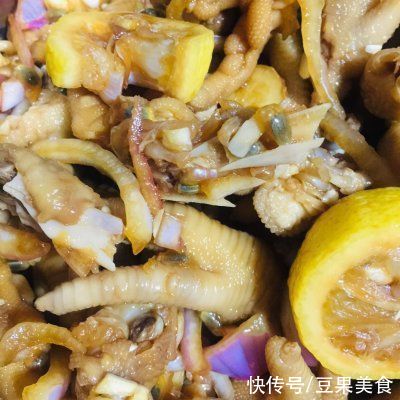 这道家喻户晓的泡凤爪是怎么做的呢？