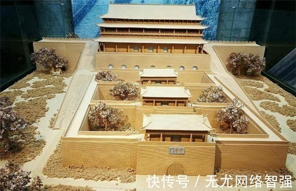 大清门!“中华门”的牌匾传了几百年,工人摘下后,才发现背面还有3个字