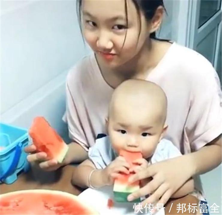 老二|“最会哄娃姐姐”走红!14岁姐姐花式逗弟弟,网友:二胎家庭真好