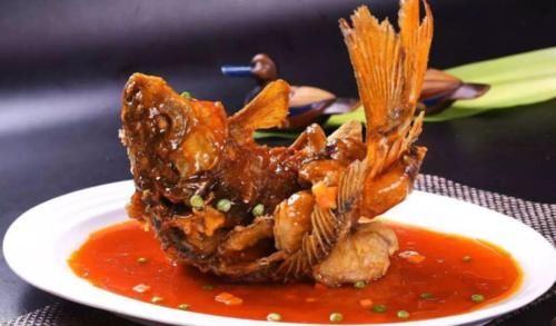 世界三大菜系中，除了中国菜系，另外两大菜系是哪两个？