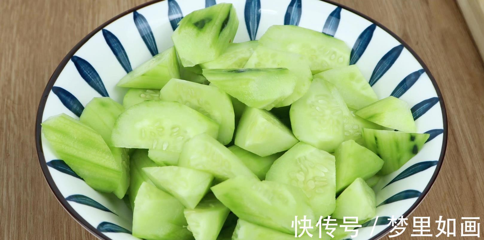 番茄丁|2黄瓜＋2西红柿，简单小炒，好吃到停不下来