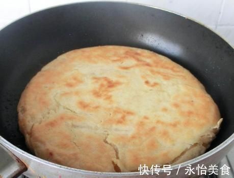 开水|烙饼想要柔软又多层？有人多抹油，有人用开水烫面，其实这都不对