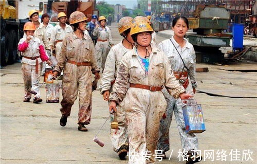 父母|北大女硕士放弃百万高薪,坚持回家做油漆工,同学再见时已认不出