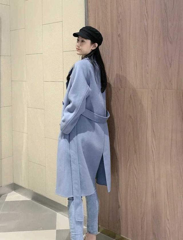 保暖 冬日的寒冬腊月,必备的雾霾蓝大衣,能让你保暖时尚有气质