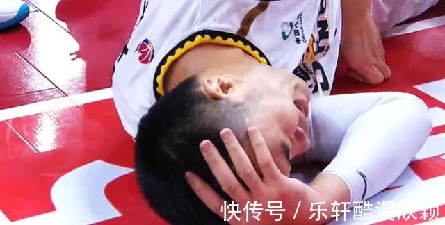 中国篮球|任骏飞故意肘击韩德君慢镜头还原真相,主裁判逆转判罚结果