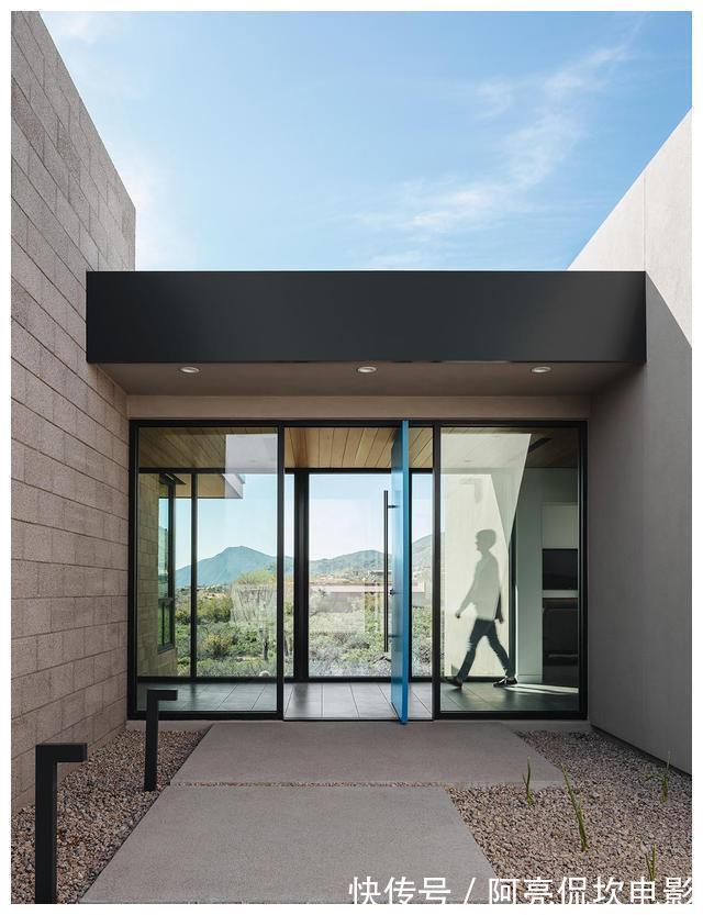 私人别墅|外国佬自建私人别墅，大量混凝土砖设计，谁说别墅就得花几百万