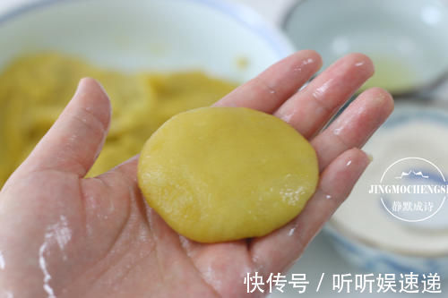 家乡美食黄米面油炸糕，每年过年前都炸一大盆，外酥里嫩吃不够