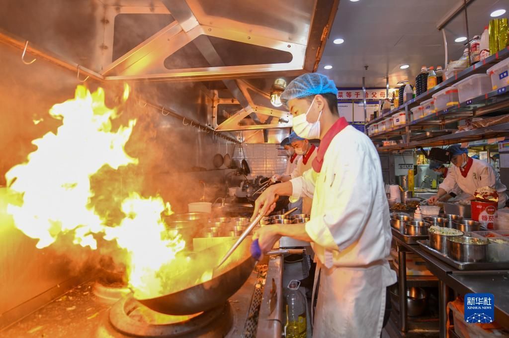 餐饮|年夜饭回家吃——外带年夜饭带出“舌尖上的年味”