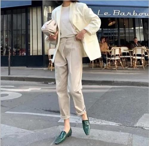 4、50岁的女性春天怎么穿？学“神仙母女”一身白穿搭，太高级