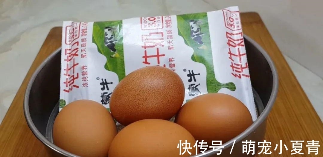 4个鸡蛋，1袋牛奶，冰箱里一放，做出特色雪花，吃过就念念不忘