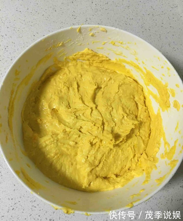 南瓜饼别炸着吃了,教你新做法,不用油炸,香甜软糯,孩子爱吃