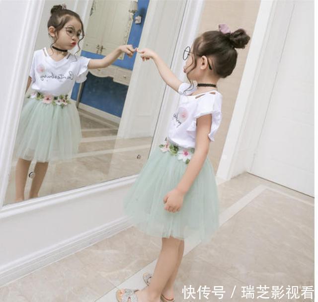 外面的世界|女孩在幼儿园被孤立,妈妈愤怒投诉,老师:她这样穿谁敢跟她玩