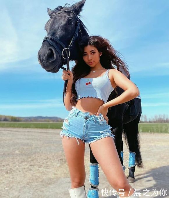 魔鬼身材|加拿大00后少女,凭借甜美长相+魔鬼身材走红,这身材,爱了爱了