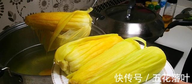 清水|煮玉米时,最忌用清水直接煮,多加2味,玉米又香又糯,很实用!