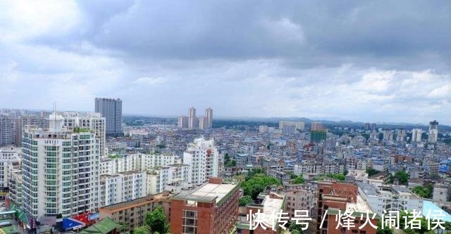郊区|为什么现在的“郊区房价”比“市区房价”上涨得快超乎想象!