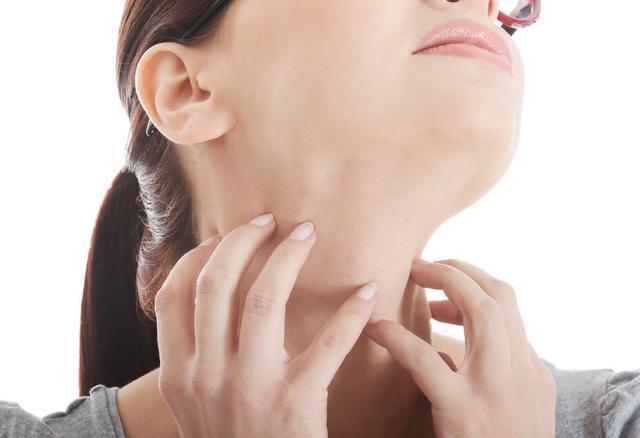 脖子|28岁女子脖子长“肉条”,越来越多,医生别抠,是HPV感染