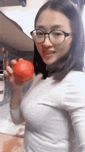 |搞笑GIF:一桌子女的没一个男的漂亮, 确实挺尴尬!