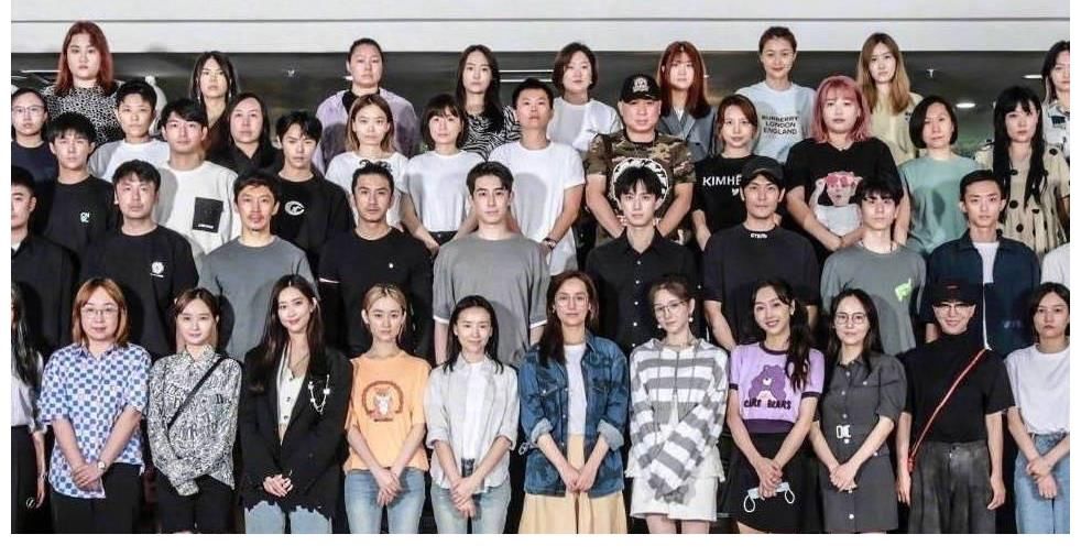 艺德|芒果TV的一份写满五花八门明星签名体的艺德承诺书,它能证明什么