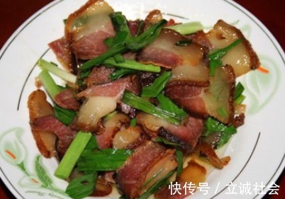 腊肉|炒腊肉时,别直接下锅炒!大厨教你这2招,腊肉咸香美味,好吃!