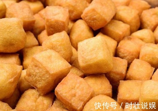 炸豆腐泡|炸豆腐泡，直接炸还是裹面粉炸教你一招，金黄酥脆，起泡不油腻