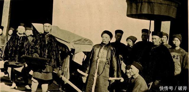 官员|一组清末官员老照片,头戴顶戴花翎,出巡阵仗大,官气十足!