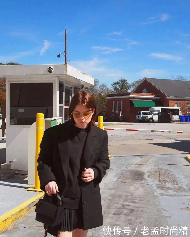 白色裙|百褶裙,好看又好搭,教你解锁花样穿法