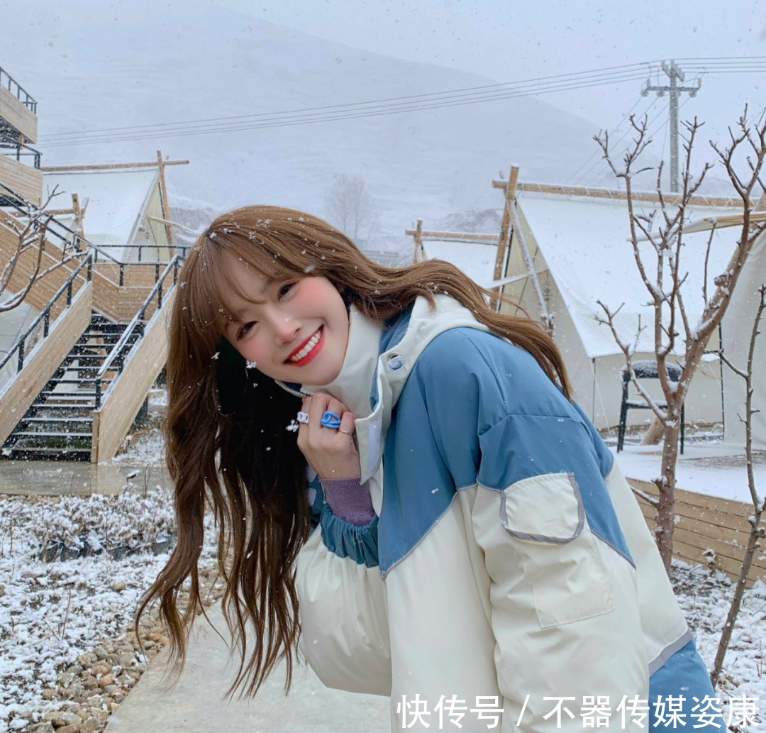 羽绒服|几套小个子女生的羽绒服穿搭,美爆一整冬!