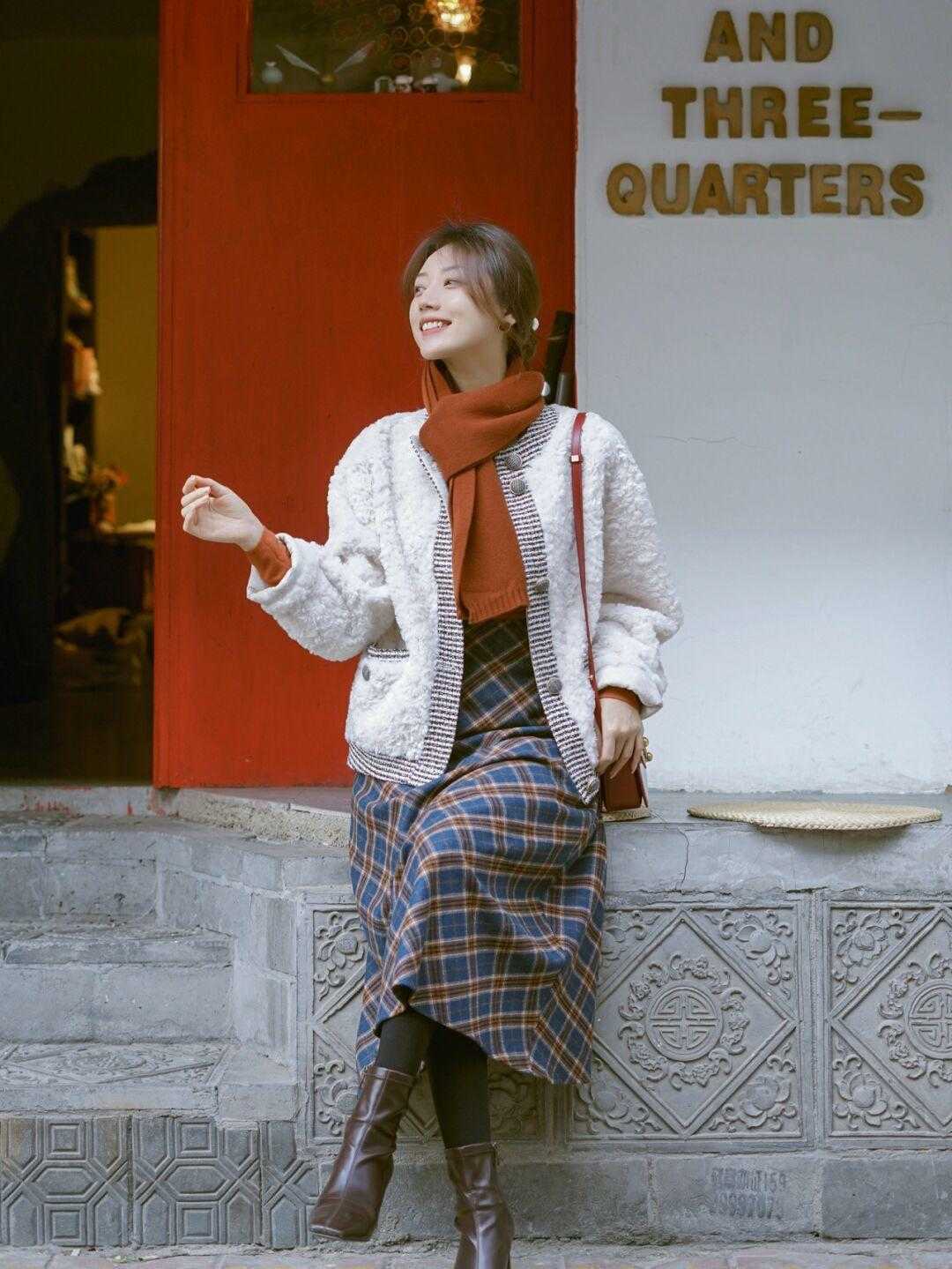 搭配|别再用九分裤搭短靴了!今年最流行的是半身裙+及踝靴,谁穿谁美