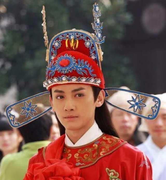 上联|乾隆出上联:烟锁池塘柳,考生听后撒腿就跑,乾隆:站住,你就是状元了!