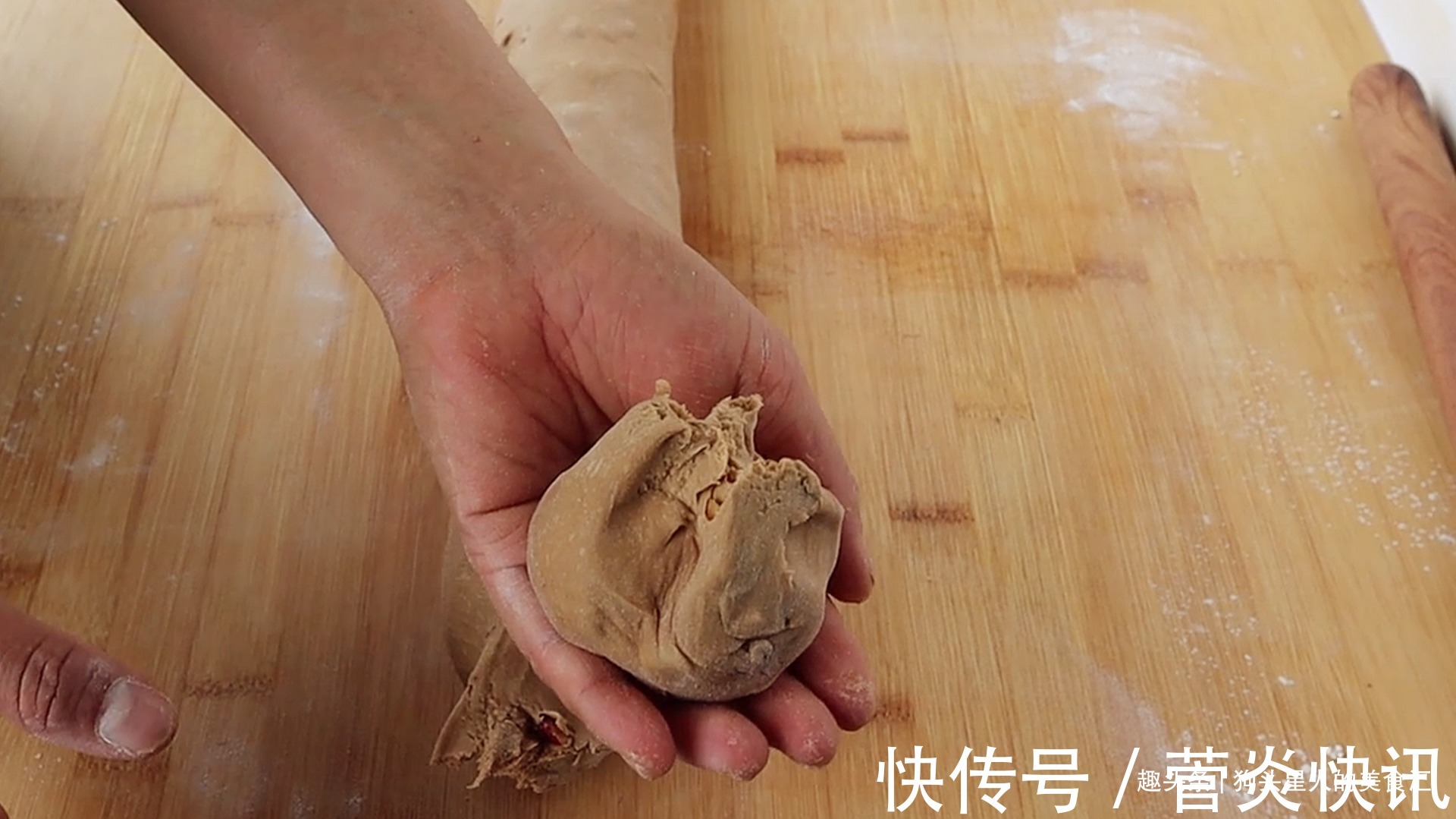 红糖馒头|红糖大枣馒头的正确做法，不用红糖水，个个都开花，香甜又暄软