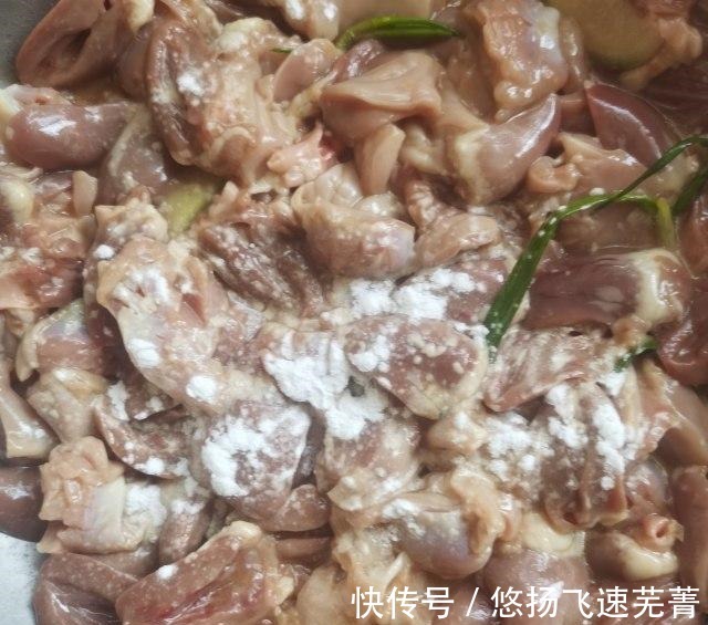 蒜薹炒鸡杂，下酒下饭棒极了！