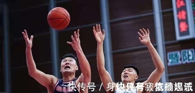 周鹏|宏远新赛季全华班首发5虎 四国手领衔阿联打替补 后场实力CBA最强