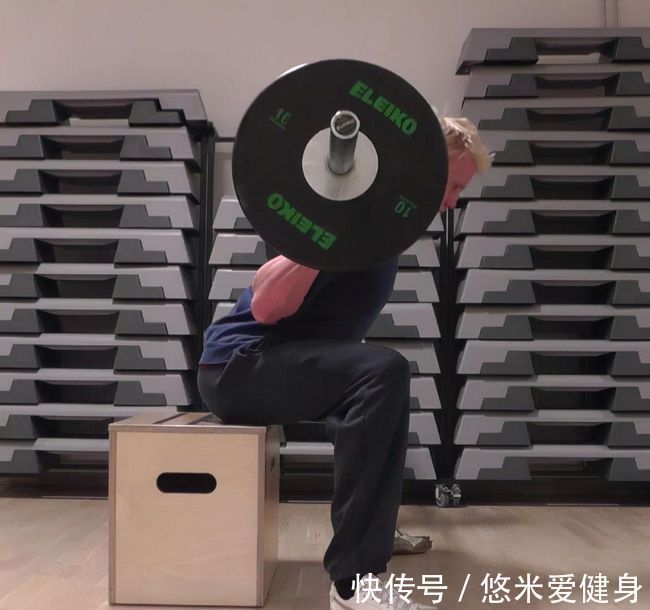 杠铃|想要提升杠铃深蹲的重量,掌握这4个方法,快速增加下蹲幅度