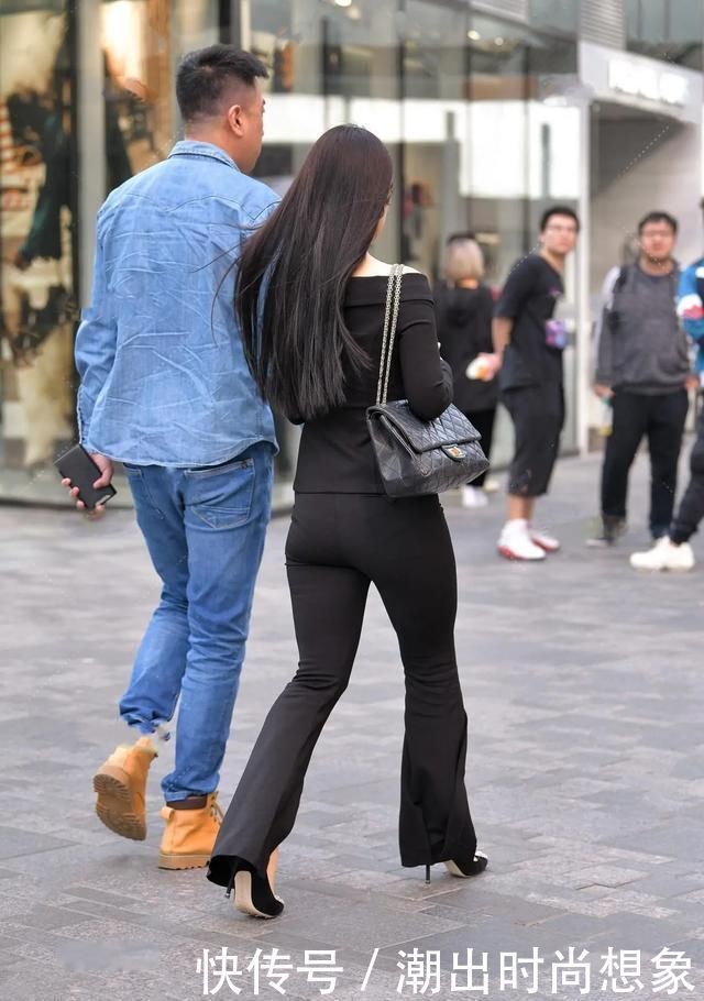 时尚穿搭：穿着打底裤将女性更有气质，非常迎和美女对时尚的追求