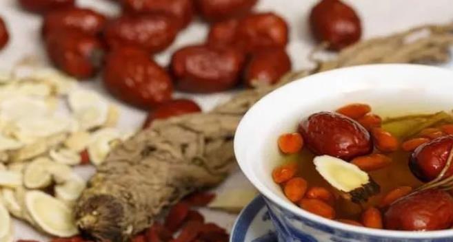 不足|经常凌晨三、四点钟醒来?或是肝血不足,中医1招调气血,治失眠