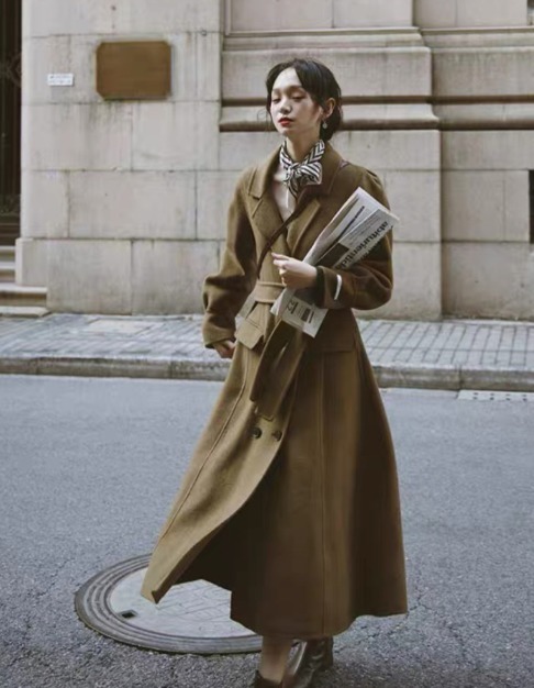 小蛮腰 穿大衣不要只会敞开穿了,搭配腰带保暖显瘦又高级,谁穿都好看