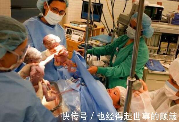 形影不离|双胞胎姐妹花手牵手一起出生,如今2岁了,两个人依旧是形影不离