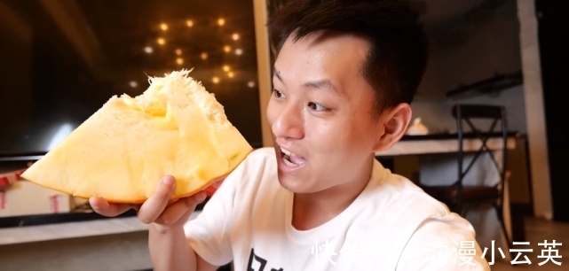 更上一层楼|敬汉卿挑战300斤南瓜王,自嘲是在吃猪食 ,发布不到一小时播放量上10W