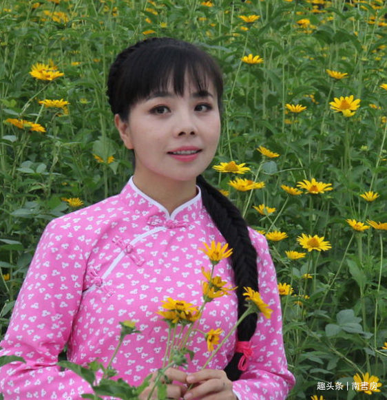 二妮|“草根明星”王二妮，曾在星光大道一曲成名，如今买不起房回农村