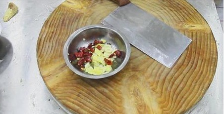 土豆片试试这个做法,肉都不放,炒出来清淡营养,家常实用