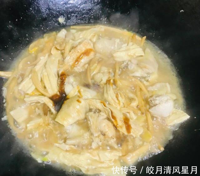 鸡肉焖腐竹，肉质鲜嫩，下酒下饭都不错