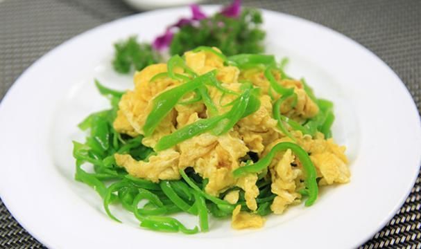 夏天吃青椒好处多，但是不能和两种食物同食，快告知家里人